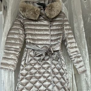 Stylish coat with detachable real fur trim - new